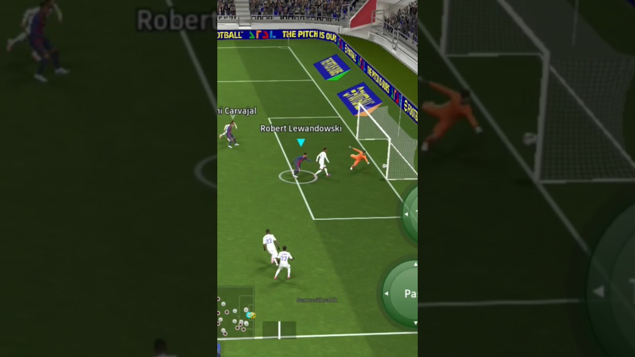 One of the worst miss by Lewandowski #efootball #pesofficial #foryoupage #pesshorts