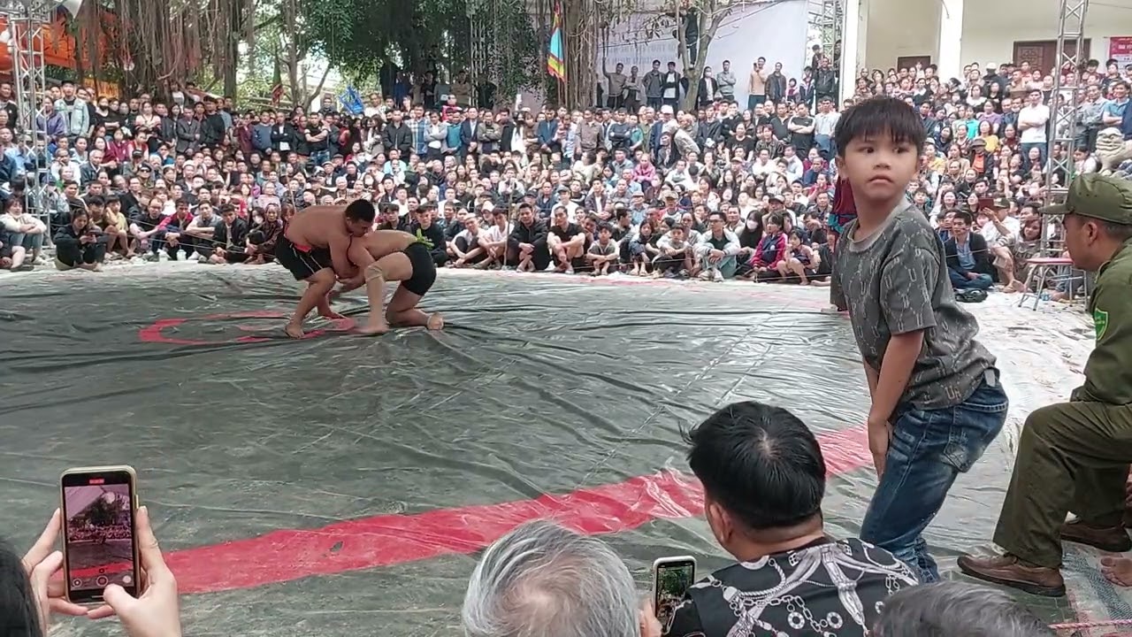 hai thanh niên vật vào chung kết 