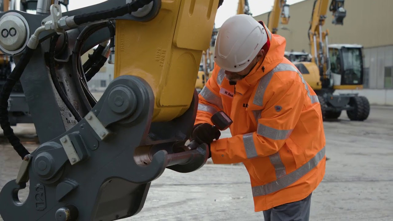 Liebherr &ndash; Schalenwechsel am Schnellwechsler SWA Generation HD