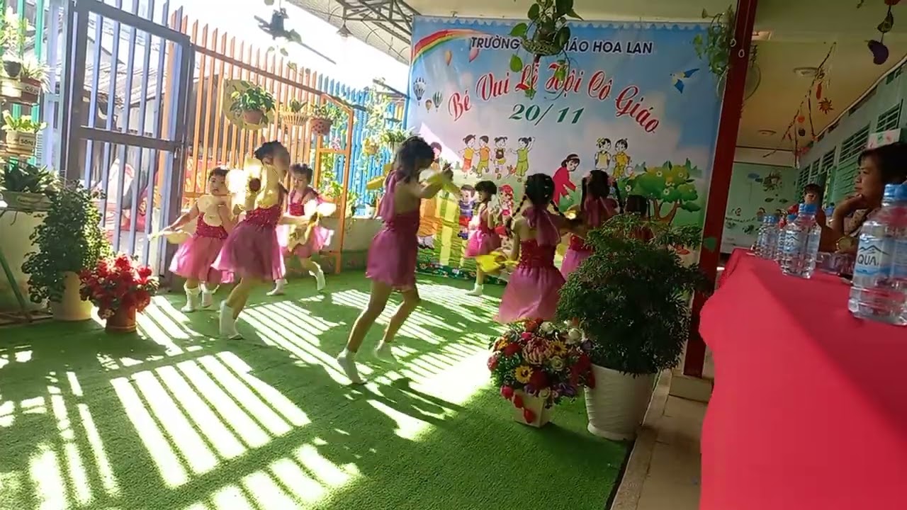 Múa mừng 20/11 (2024) – Nhóm Nhảy Lớp Lá 1  | Màn Trình Diễn Múa ở  Mẫu Giáo Hoa Lan 🎶