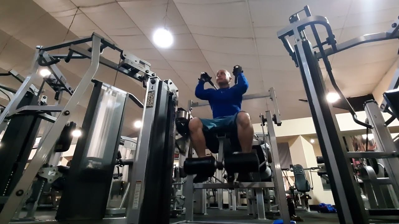 Hammer Strength MTS abdominal crunch with 40 lbs. #howtogetabs