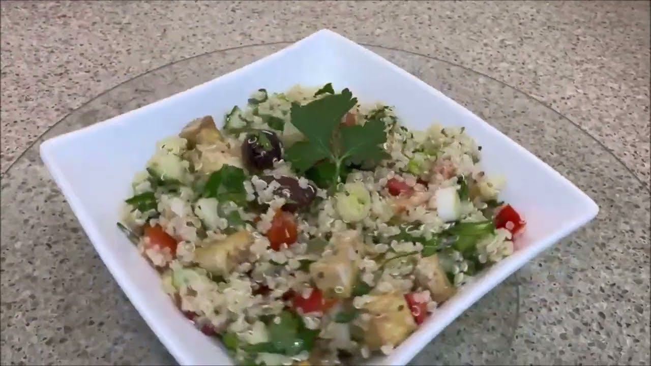 Salata de Quinoa Mediteraneana cu Tofu / Mediterranean Quinoa Salad with Tofu  530 kcal per serving