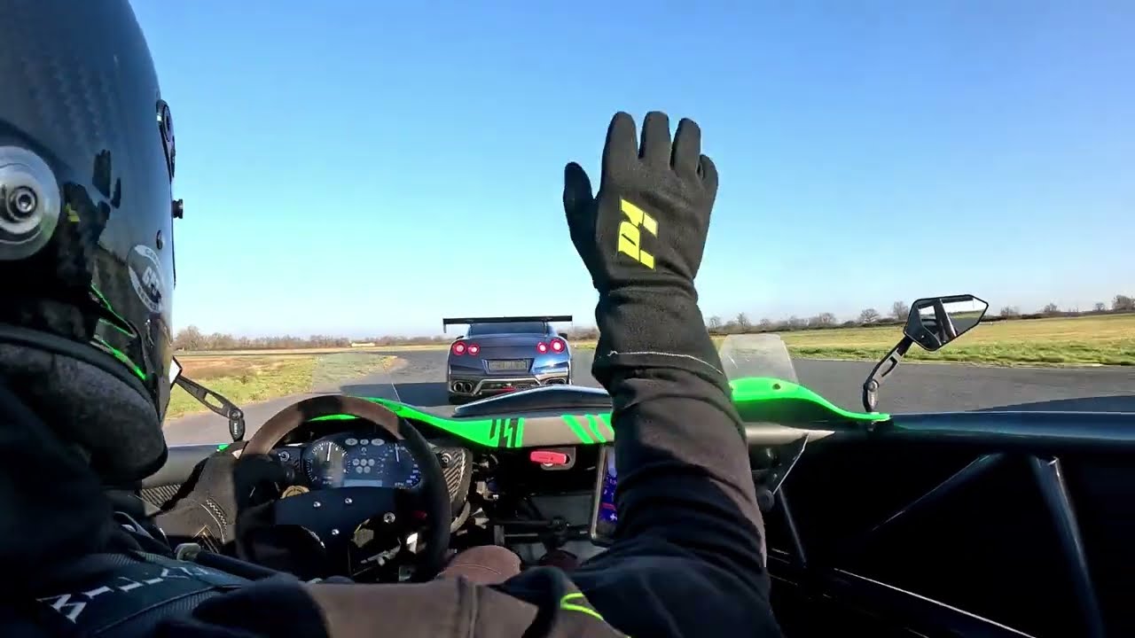 Circuit Lurcy Lévis Nissan GTR vs Ariel Atom