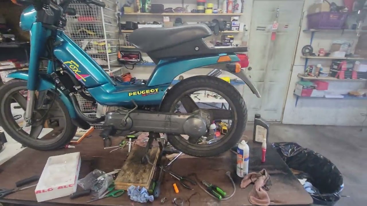 peugeot fox moped upgrades part 4, removal from the stand