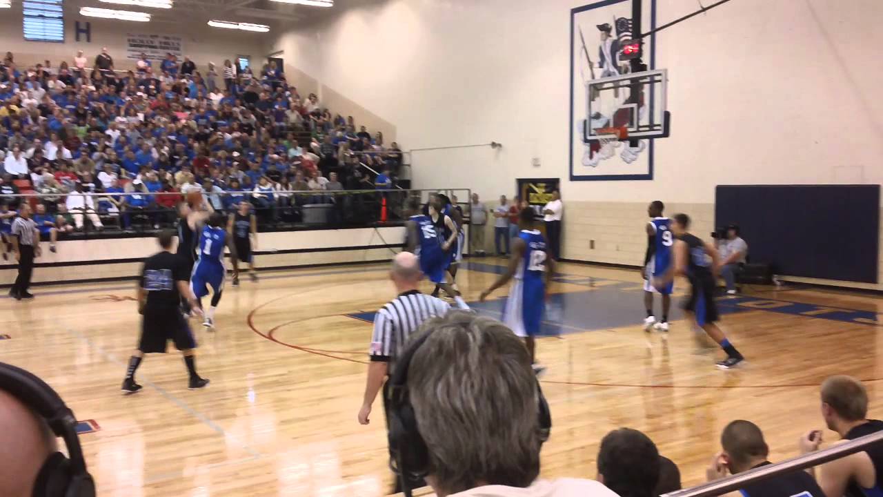 Kenneth Faried Goes High to Pull in a Rajon Rondo Lob Big Blue All-Stars