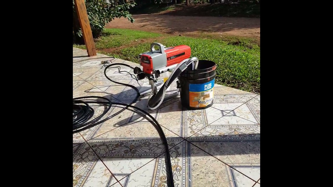 probando con agua M&Aacute;QUINA DE PINTAR AIRLESS. PINTURA MECANIZADA