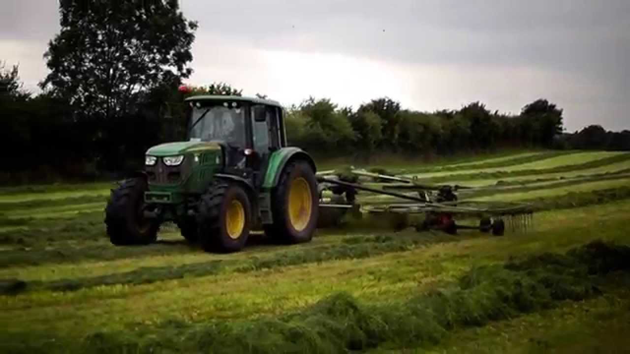 Raking with John Deere 6115M