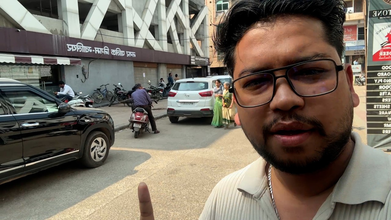 Car parking hokr bhi road pr gadi 🤬