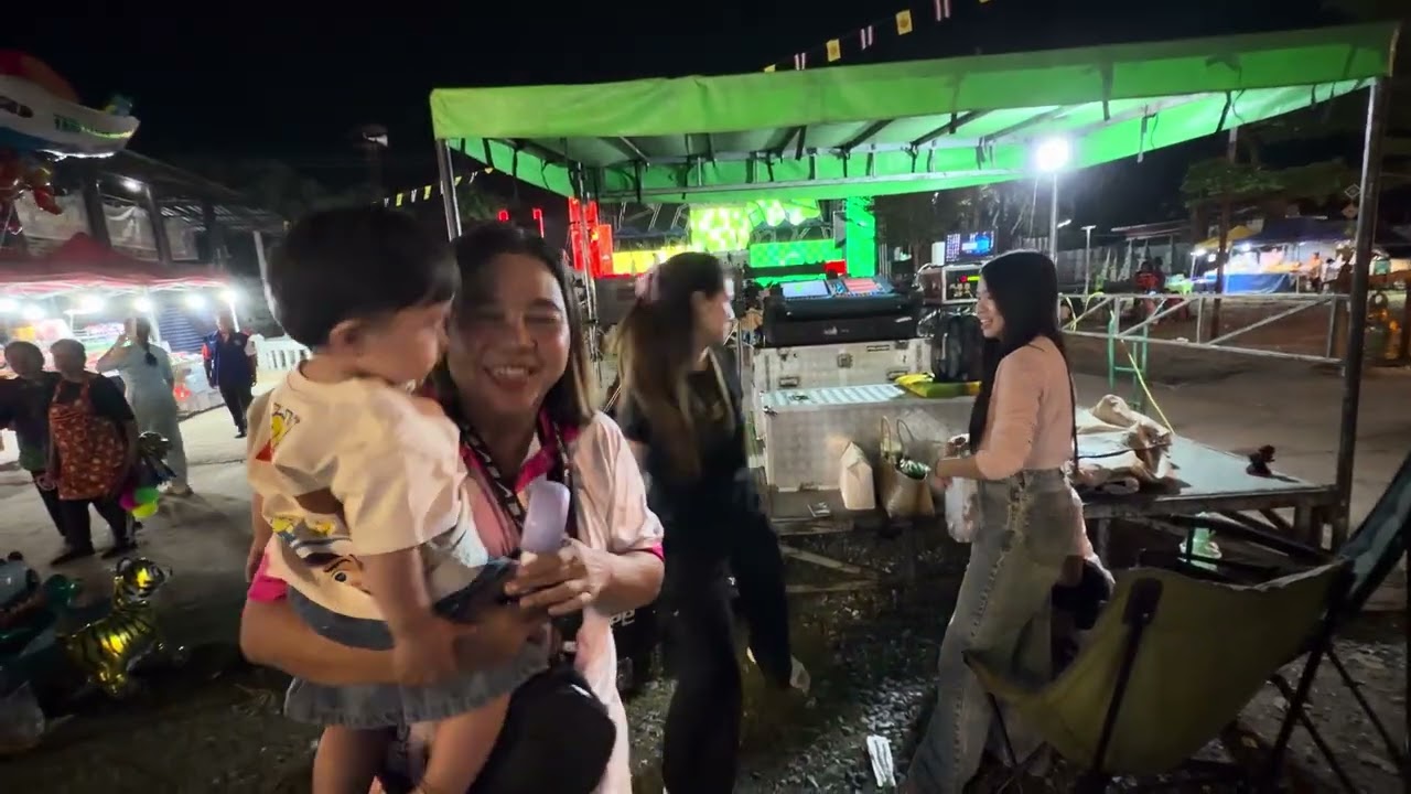 อุ๋งอิ๋งให้โชคเมื่อร่วมทำบุญทุกคนแห่ไปดูอะไร ￼#สาวน้อยเพชรบ้านแพง@กะบ