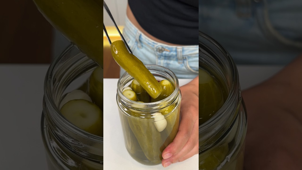 Turşuyu sıcak suyla kur, k&uuml;t&uuml;r k&uuml;t&uuml;r 🥒 #pickles #turşu #salatalıkturşusu #shorts