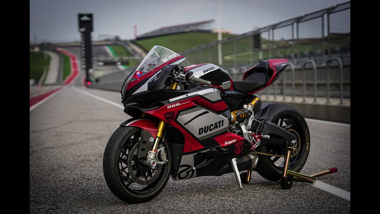 Ducati Panigale 959 chasing R6 at COTA