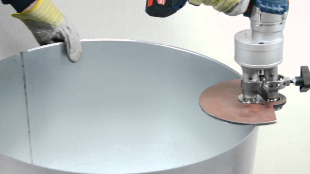 Formula Air, automatic flange tool.