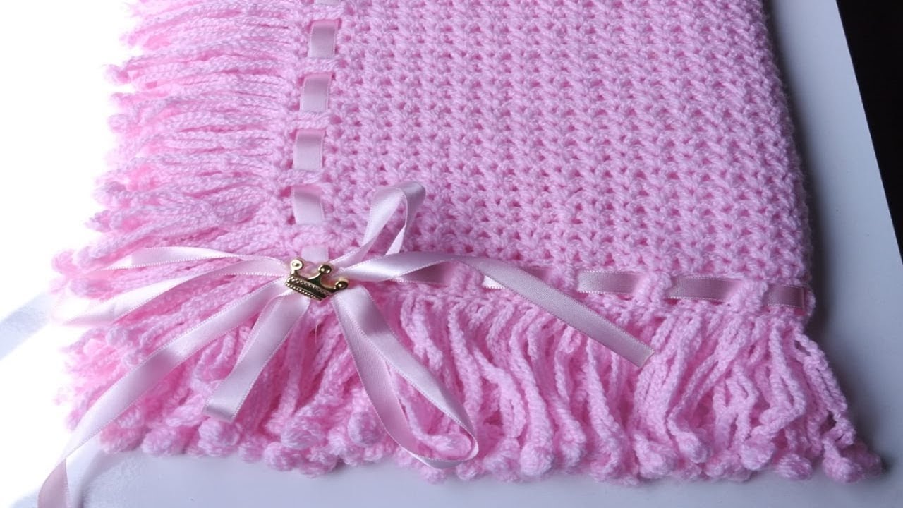 Manta crochê para bebê barrado pompom