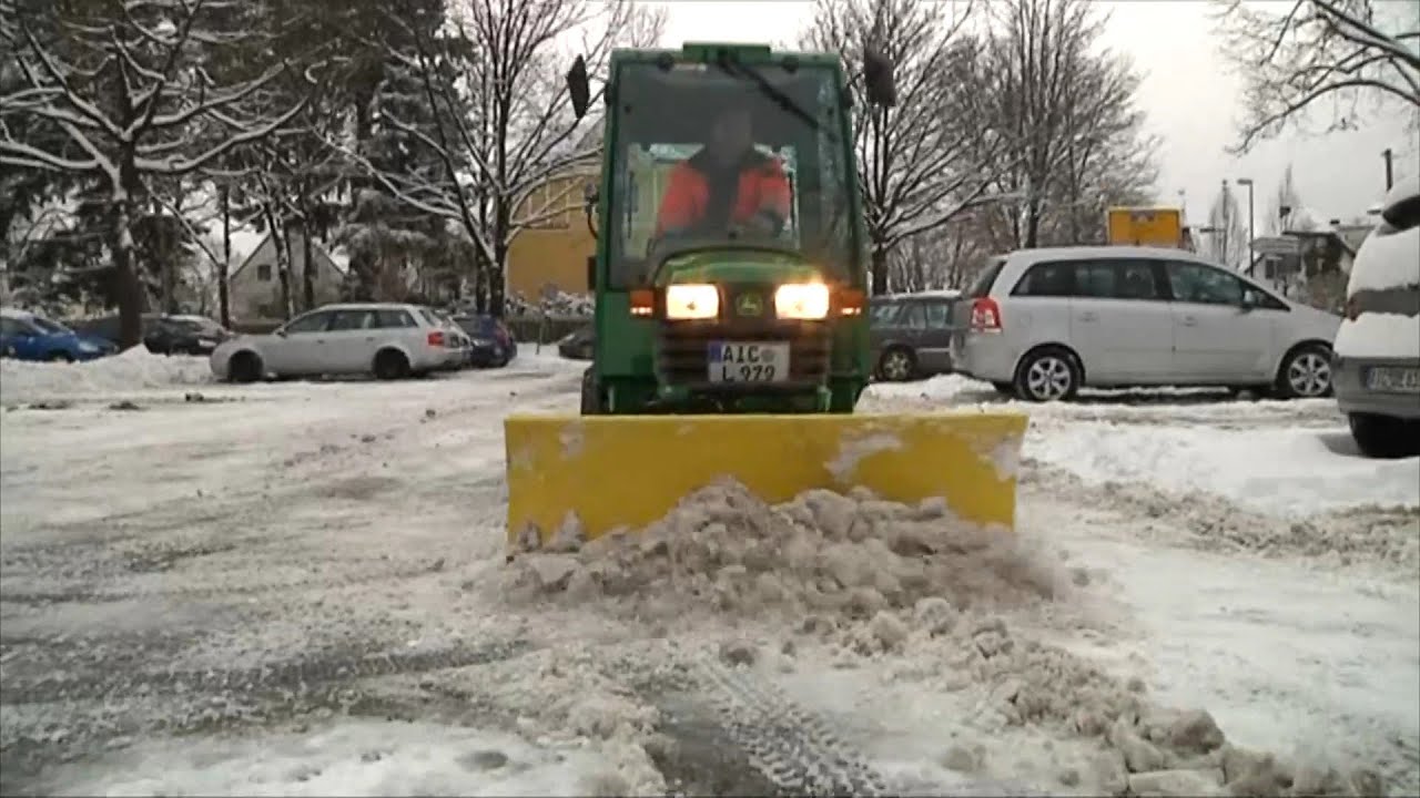a.tv retro: Schneeschippen im Winter – Wer muss räumen?