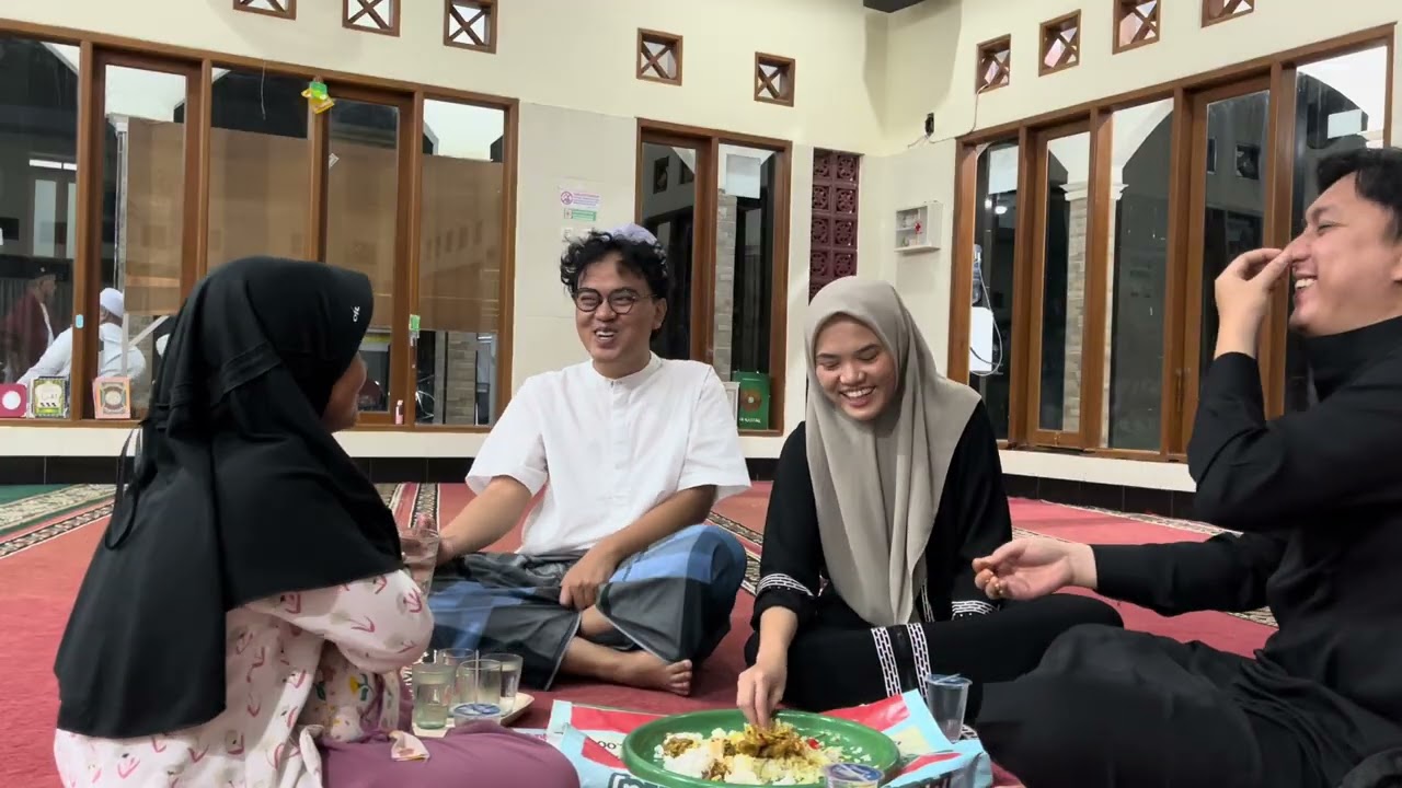 MAKAN NASI KEBULI