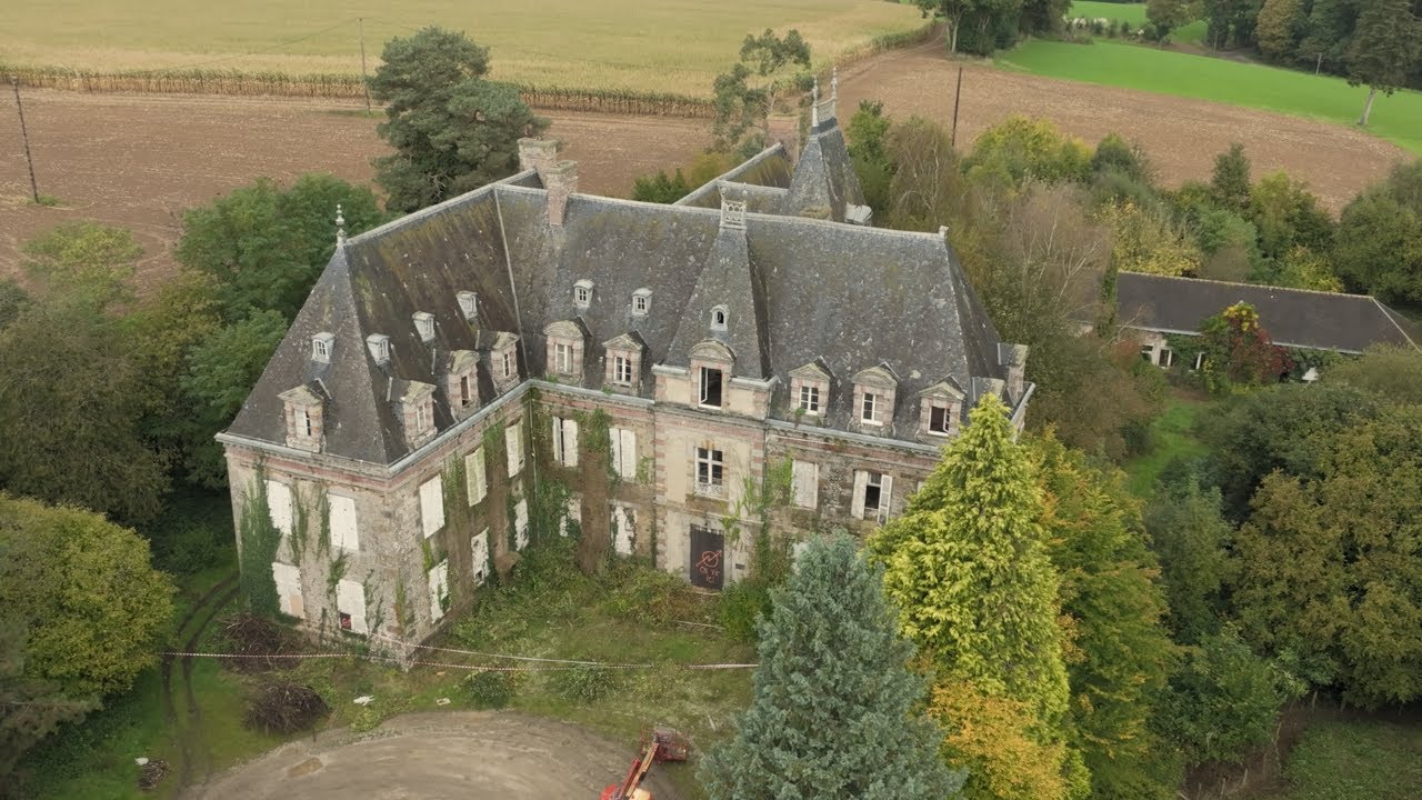How Many Rooms Does This Chateau Have?!