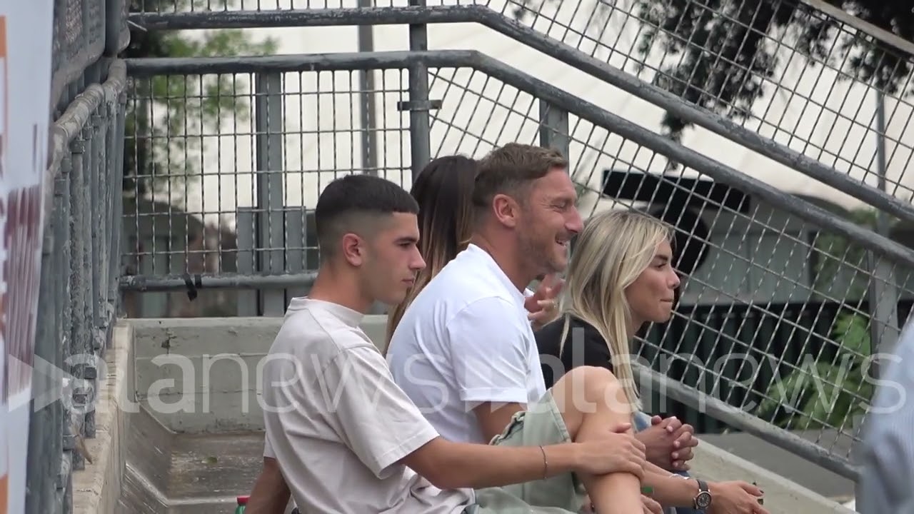 Roma - Frosinone Primavera, Francesco Totti sugli spalti per il figlio Cristian
