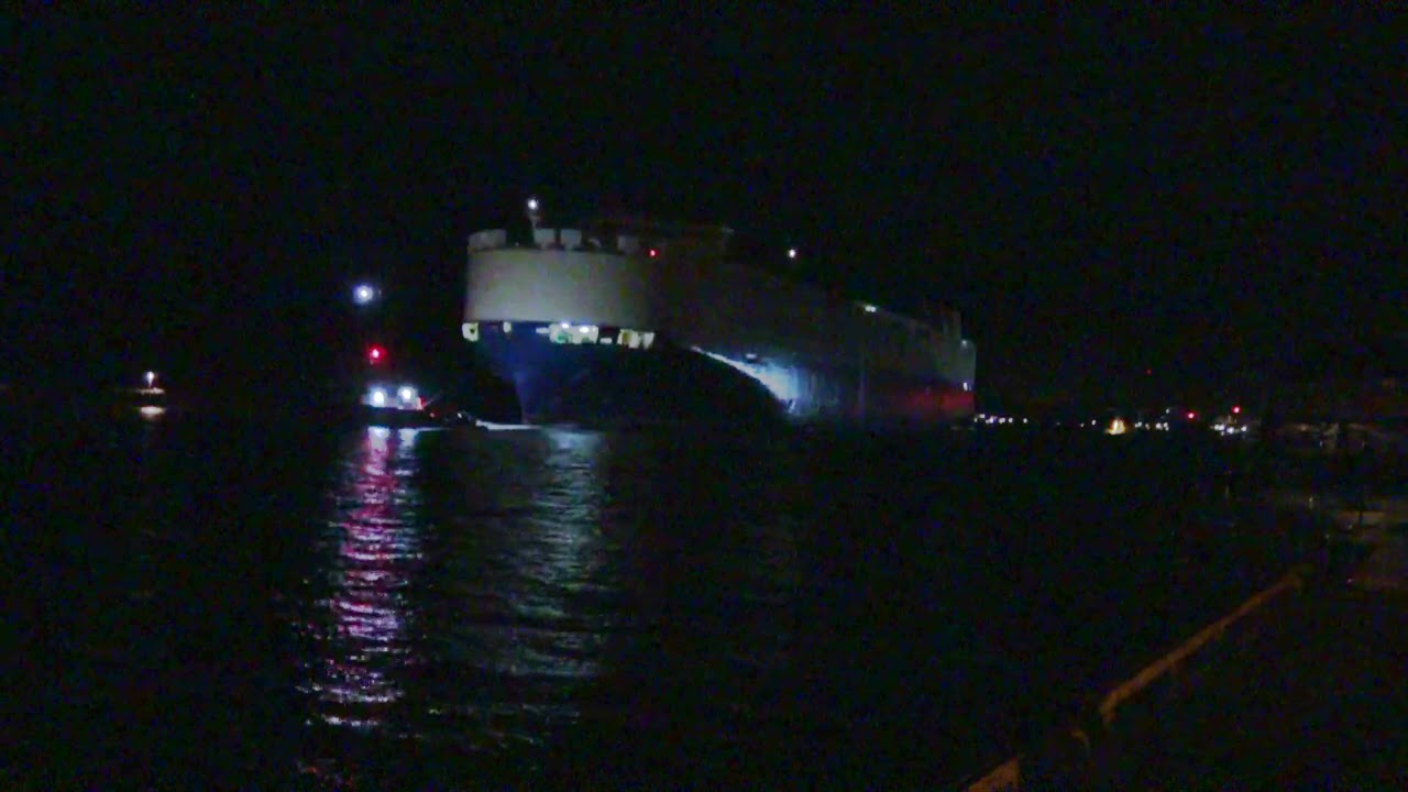 Shipspotting Svelvik. MORNING LILY, 232 x 32 m, passing Svelvik narrows by tugs “Baus” and “Boxer”.