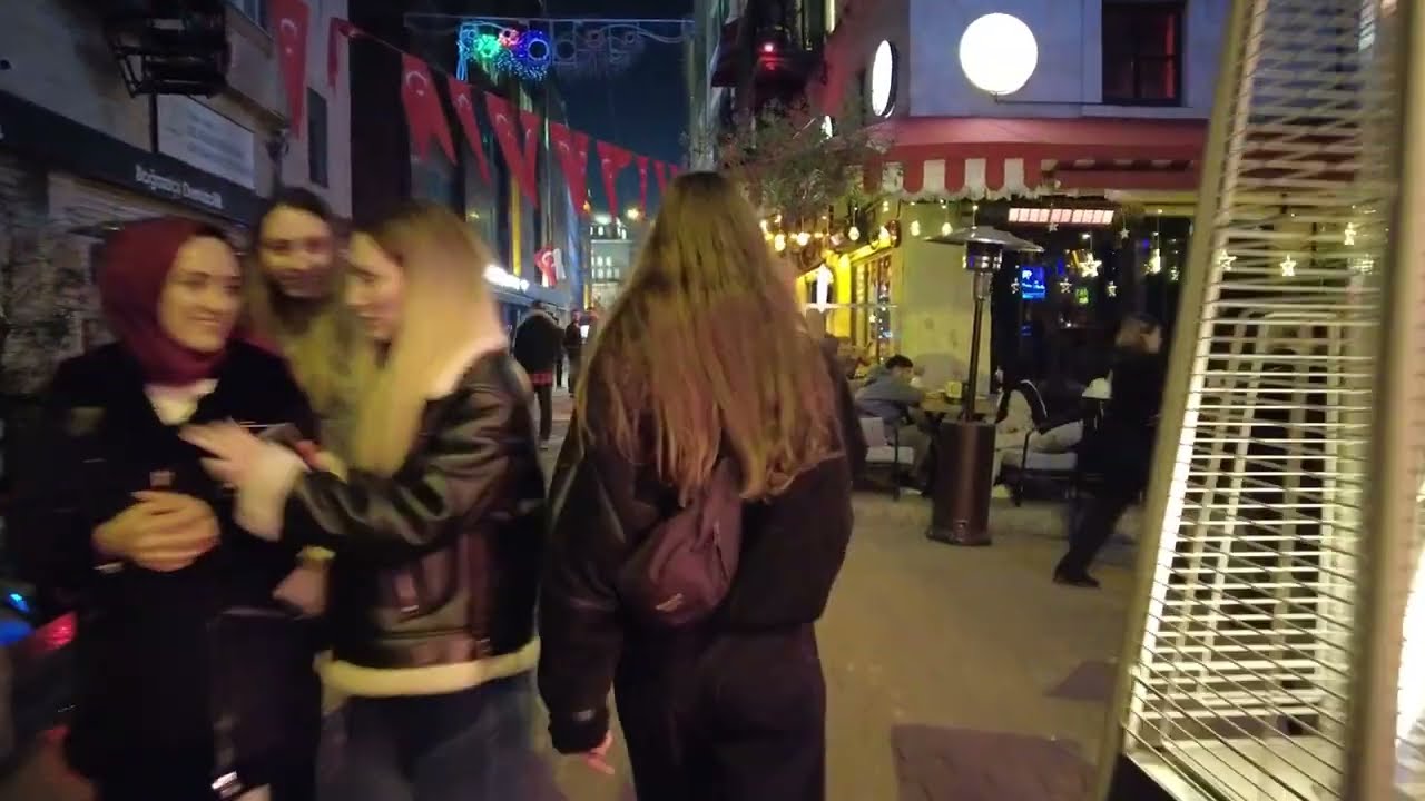 Istanbul Night Walk - Karaköy (Mumhane St) - Lively Nightlife 4K