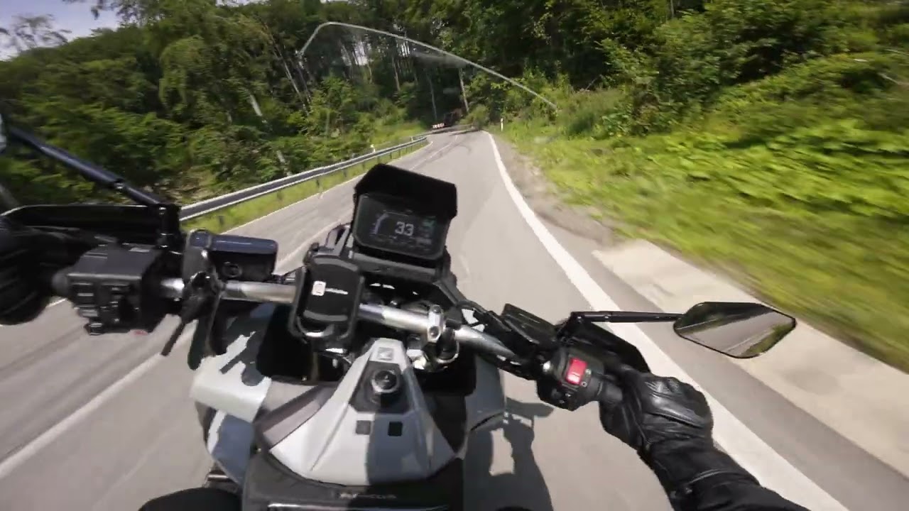 Honda X-ADV 750 loves the twisties [SC-Project]