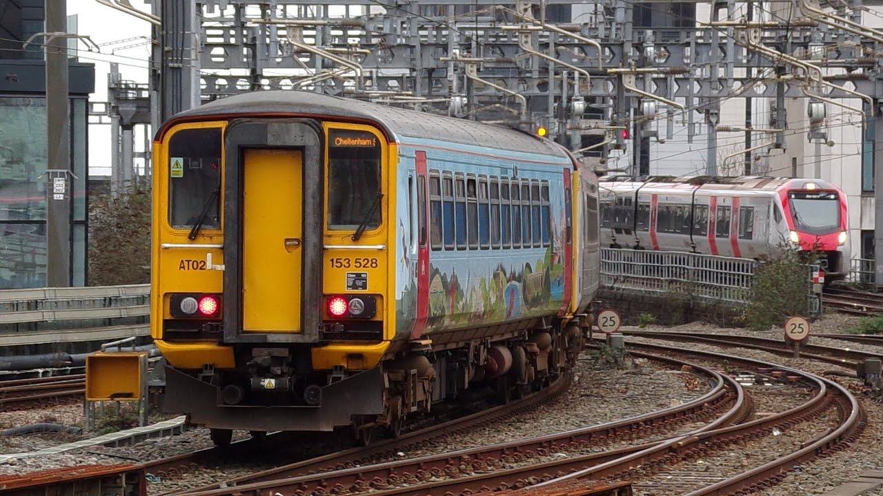 Trains at Cardiff Central 29/12/25