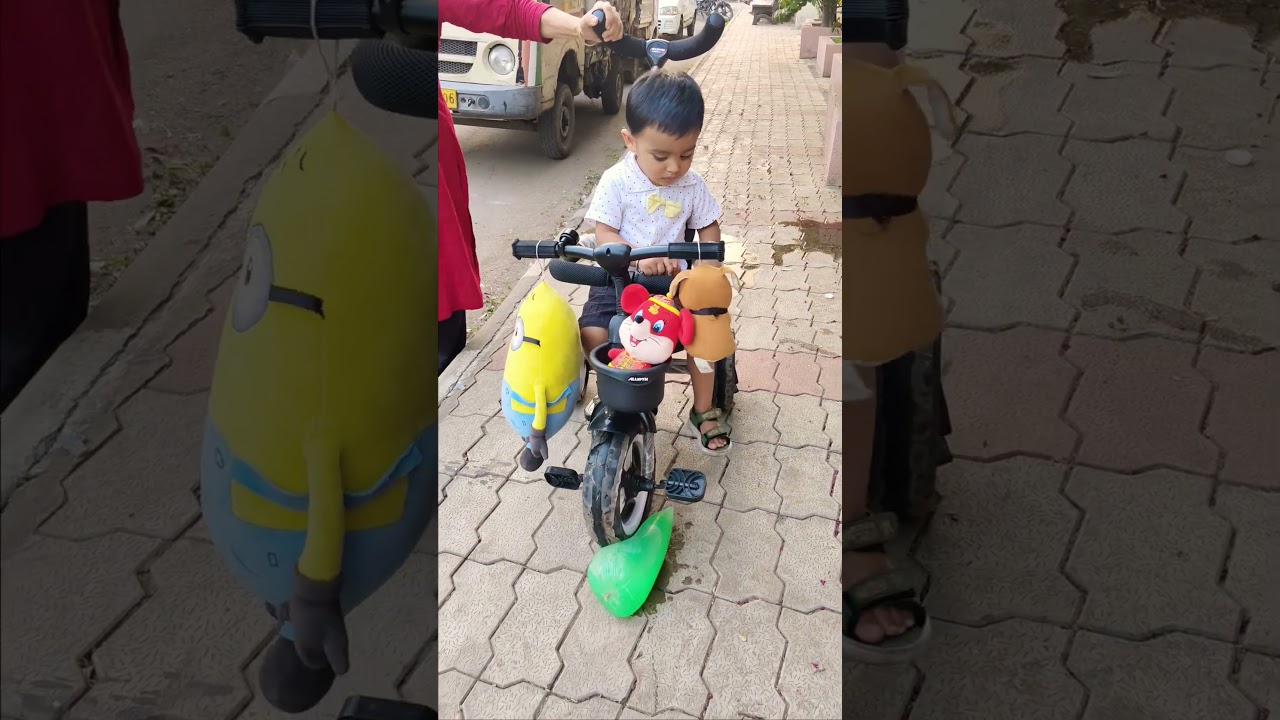 cycle cycle 🛴 😆😅😆#shorts #baby #waterballoon #poppballons #viral