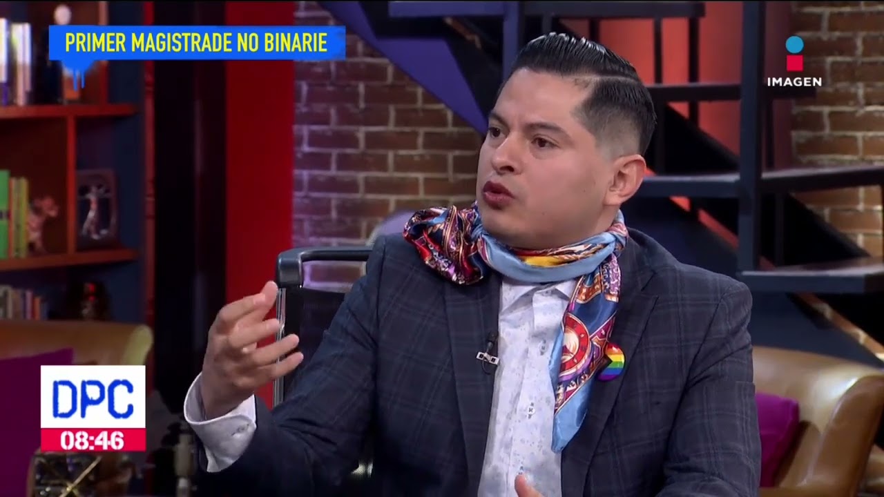 Jesús Ociel Baena, primer magistrade no binarie en América Latina | De Pisa y Corre