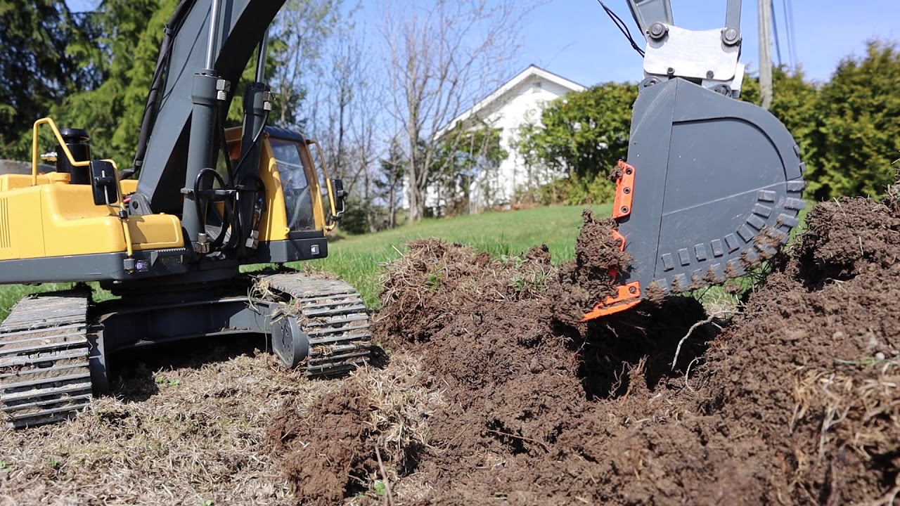 R/C excavator - testing the new ripper and buckets