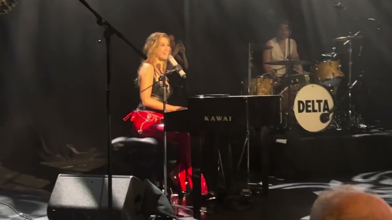 Delta Goodrem Heart on the run tour live from Paris Alhambra Part 3