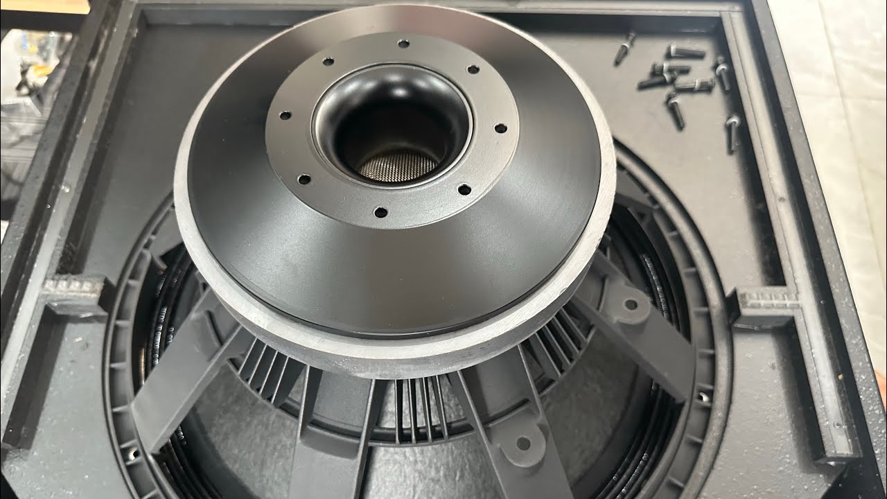 Sub này trong tầm tiền khó có đối thủ tần số xuống cực sâu 27 hz max SPL 136db made in UK 0967963999
