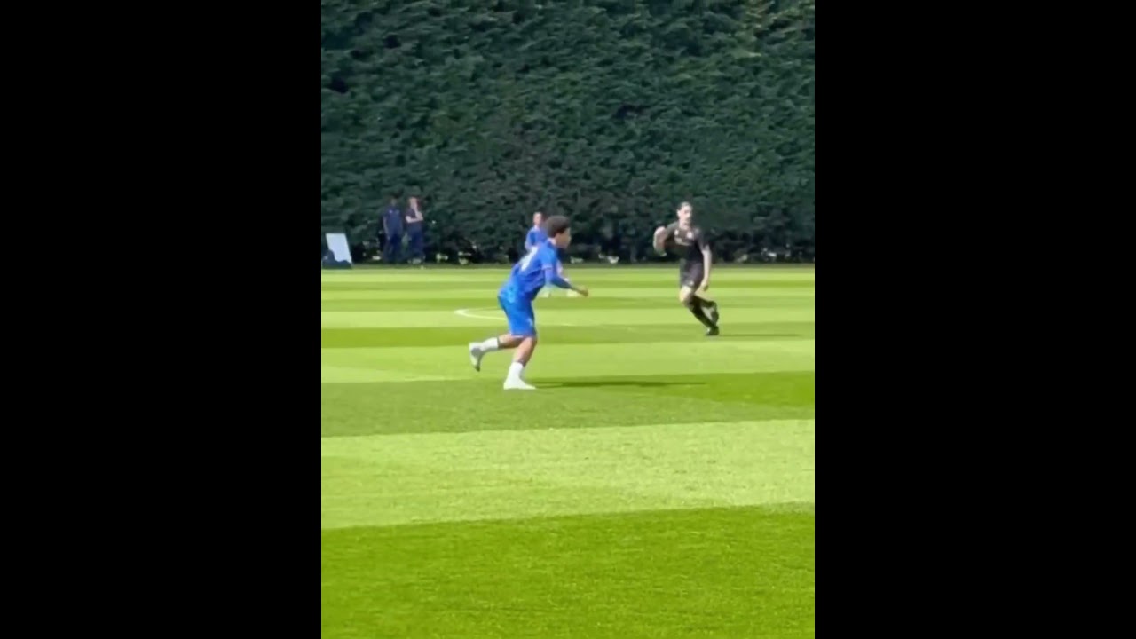 Thiago Silva showing his son support #thiago #silva #chelsea #milan #psg