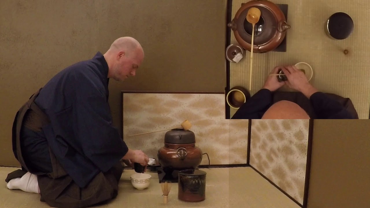 Urasenke Hakobi Usucha, Furo (裏千家 の 運び薄茶 風炉)