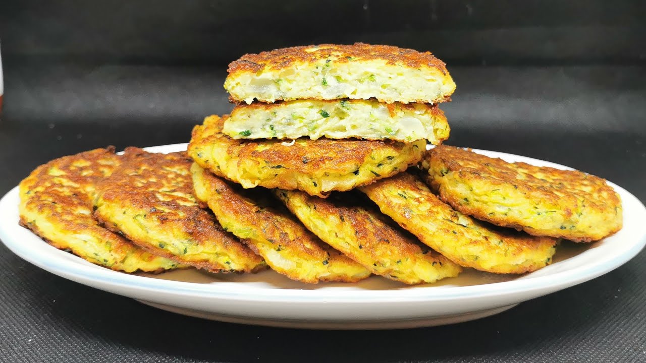 Tortitas de calabacin y queso receta fácil para una cena sabrosa | Recetas Fáciles