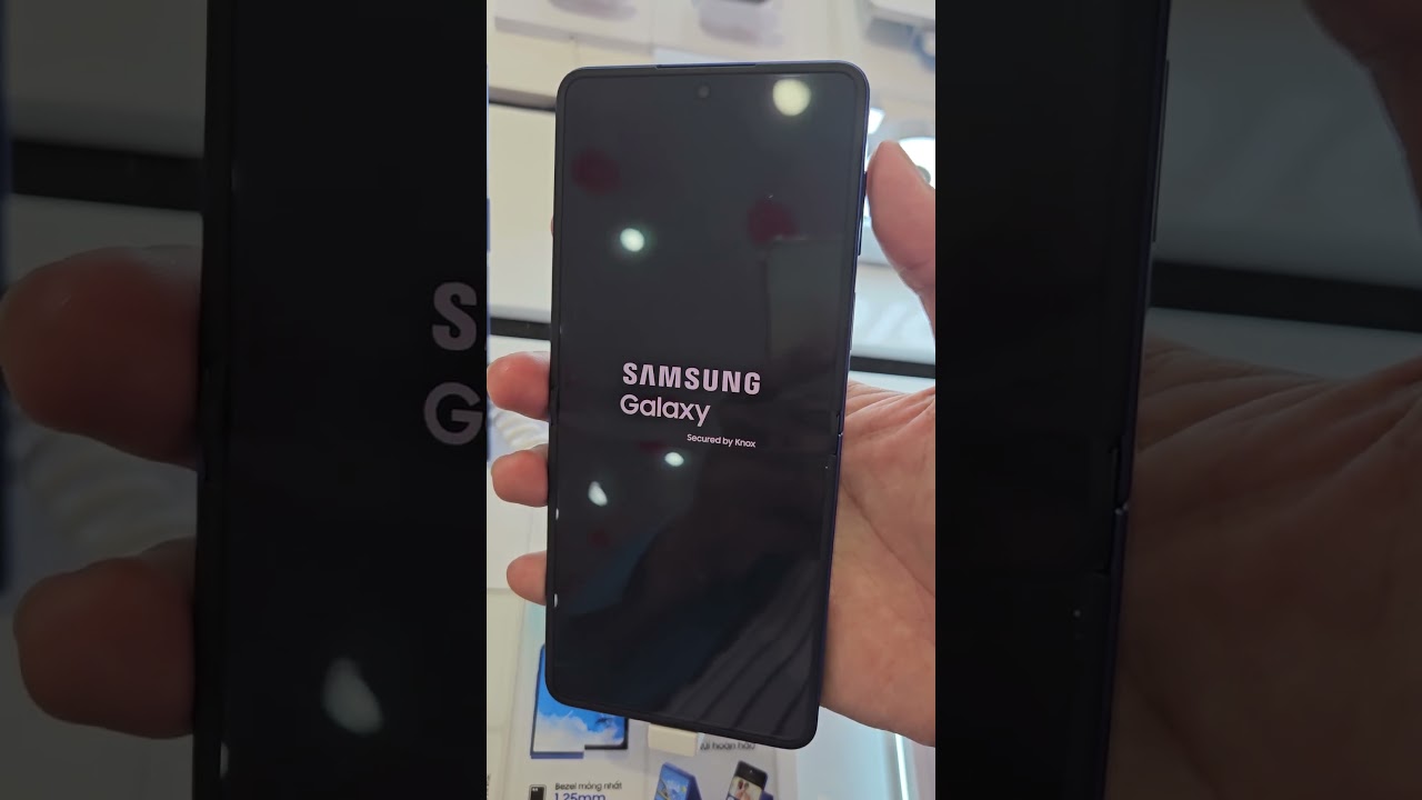 Samsung Galaxy Z Flip7 startup & shutdown! 