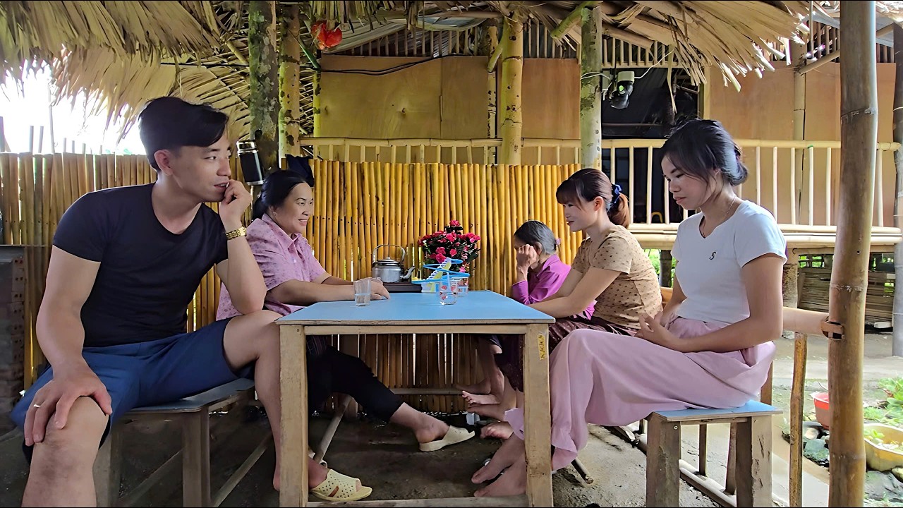 Everyone was overjoyed when Sinh unexpectedly returned to visit them