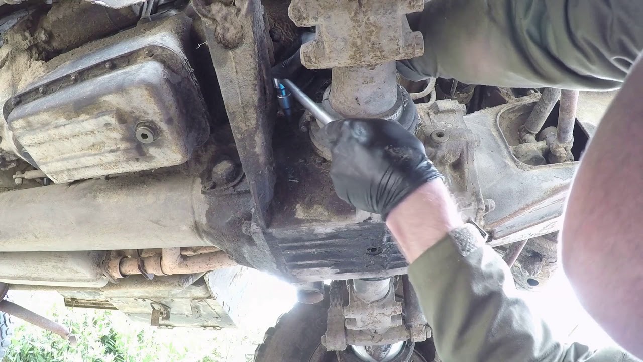 Pinzgauer front axle differential oil bleeding