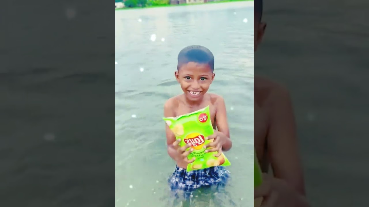 রাজু এবং তার ভাইএরা পুকুর থেকে ডুব দিয়ে অনেক কিছু পেল 😱🍉Raju viral video।  new Raju video। 
