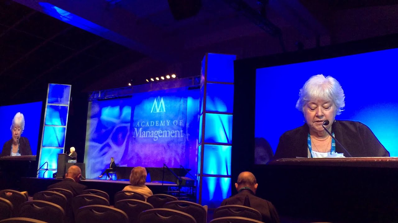 CPL&rsquo;s Max Bazerman accepts the Distinguished Award for Scholarly Contributions to Management