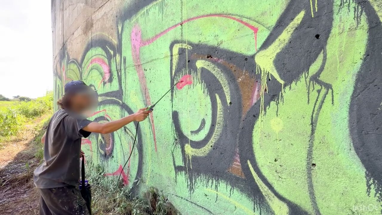 GRAFFITI 50 litros de tinta embaixo da ponte