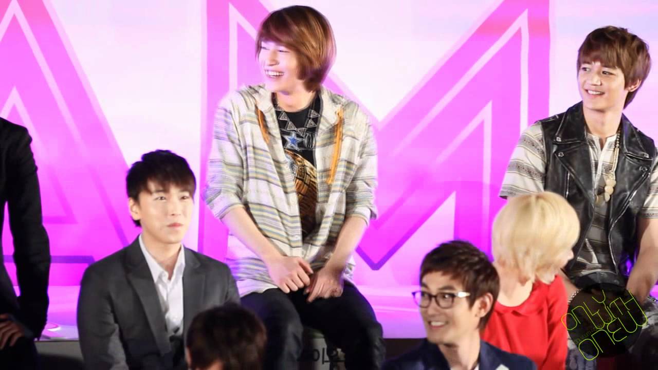 [FANCAM] 120430 Lovely&cute Onew flaunting his 