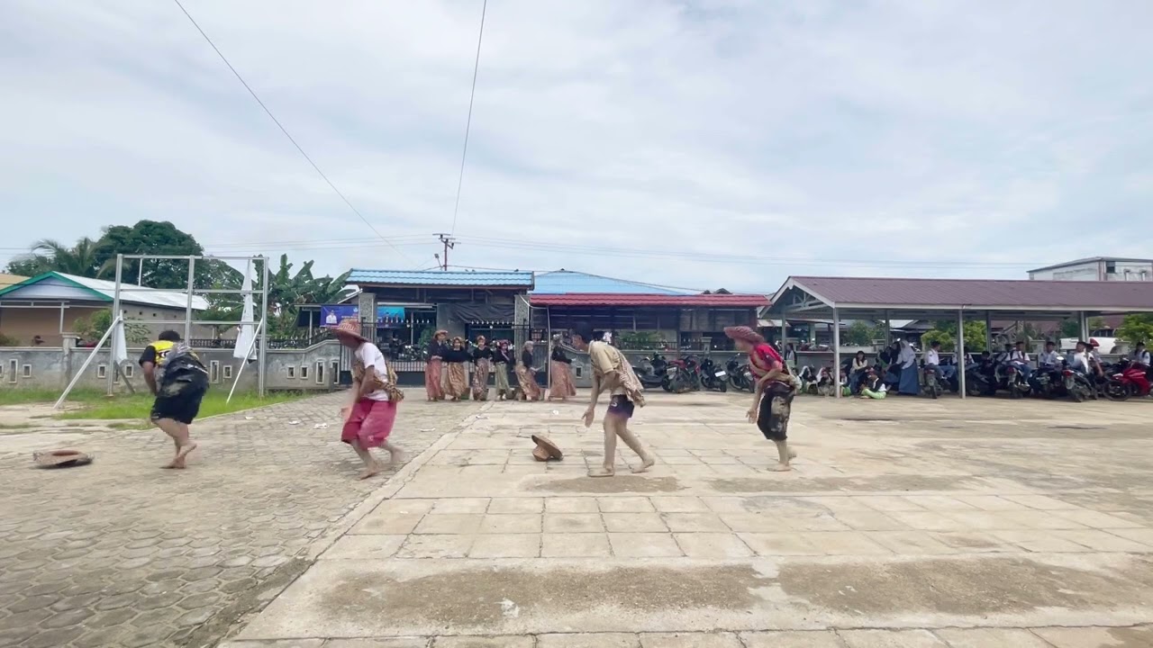 X A [JUARA 1] Lomba Tari Tradisional Kalimantan Tengah pada Classmeeting SMAN 1 KK Th 2024/2025
