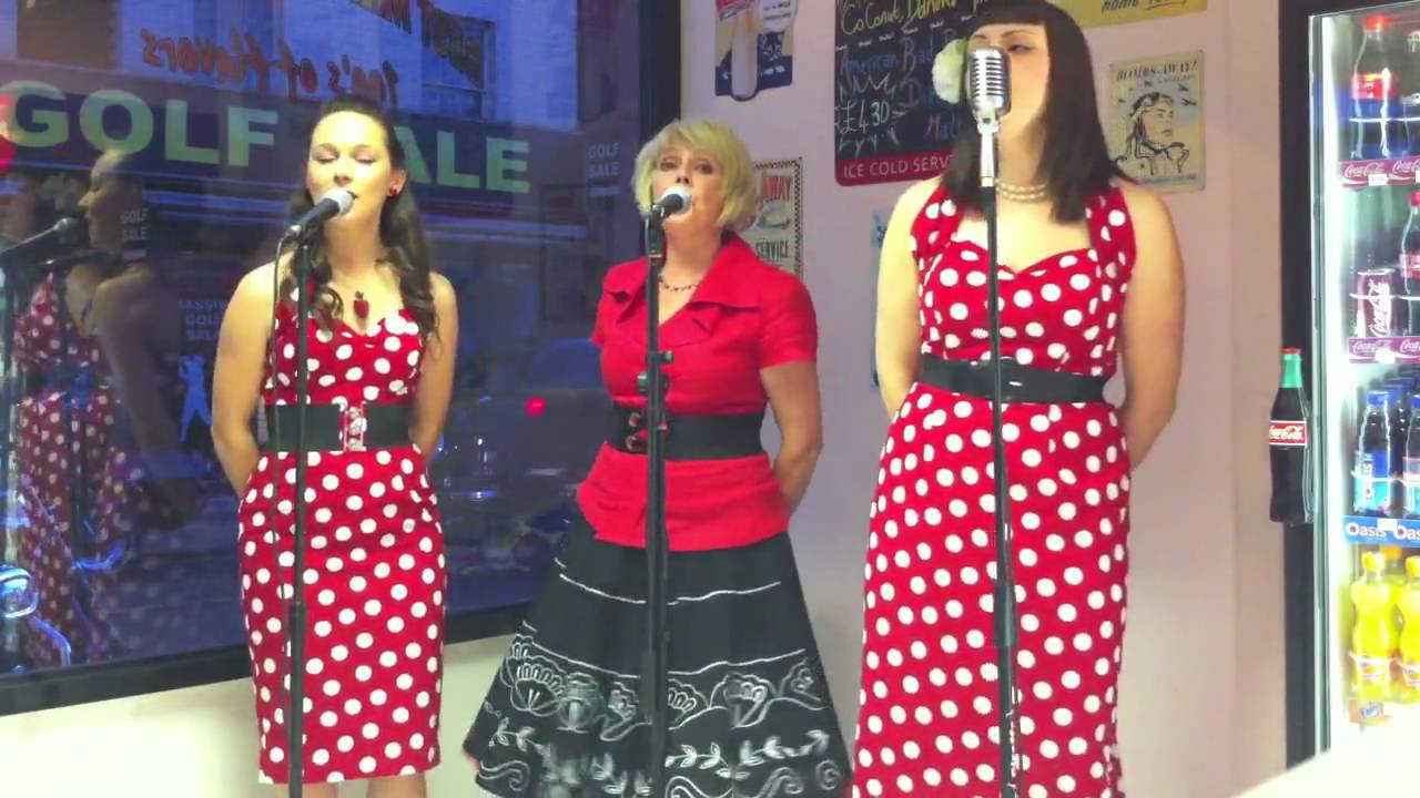 The Sundaes - Dream A Little Dream Of Me
