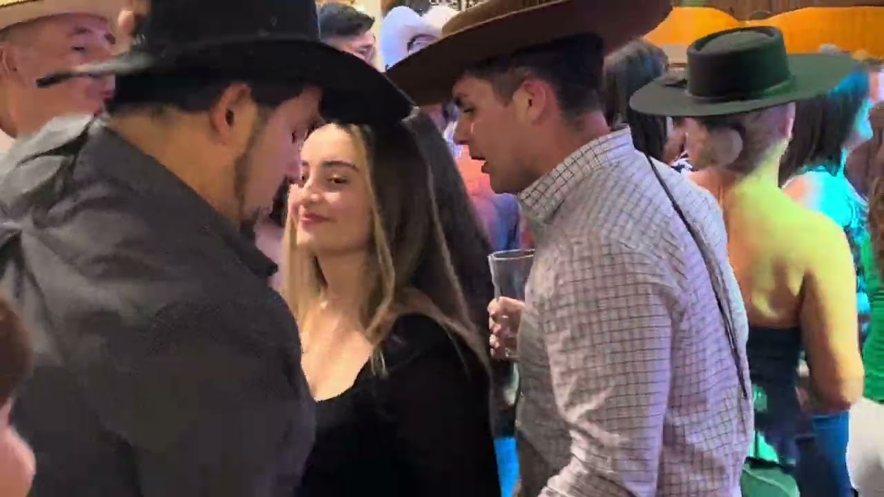 Que chulada de baile pariente, lindas mujeres bailan al ritmo de RIVALES DE CHILE