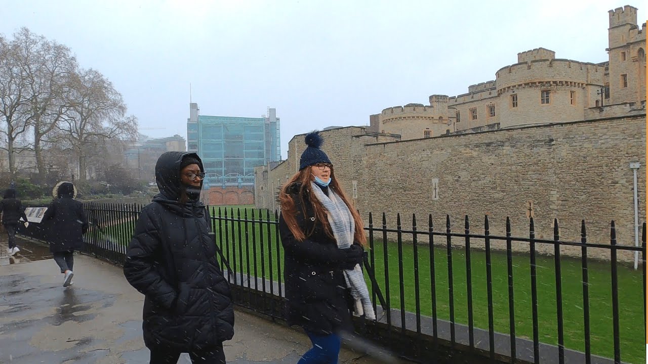Walking The Tower of London - Snow 2021, 4K Winter Walk - Plus Views of The Shard - Those Who Wander