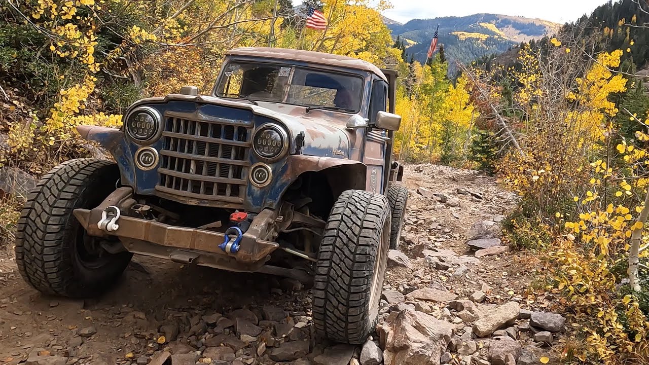 Осенняя поездка на внедорожнике Willys Overland Jeep Truck 1951 года выпуска (ущелье Мэри Эллен /...