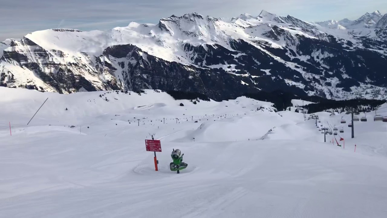 Skiing Wengen red via