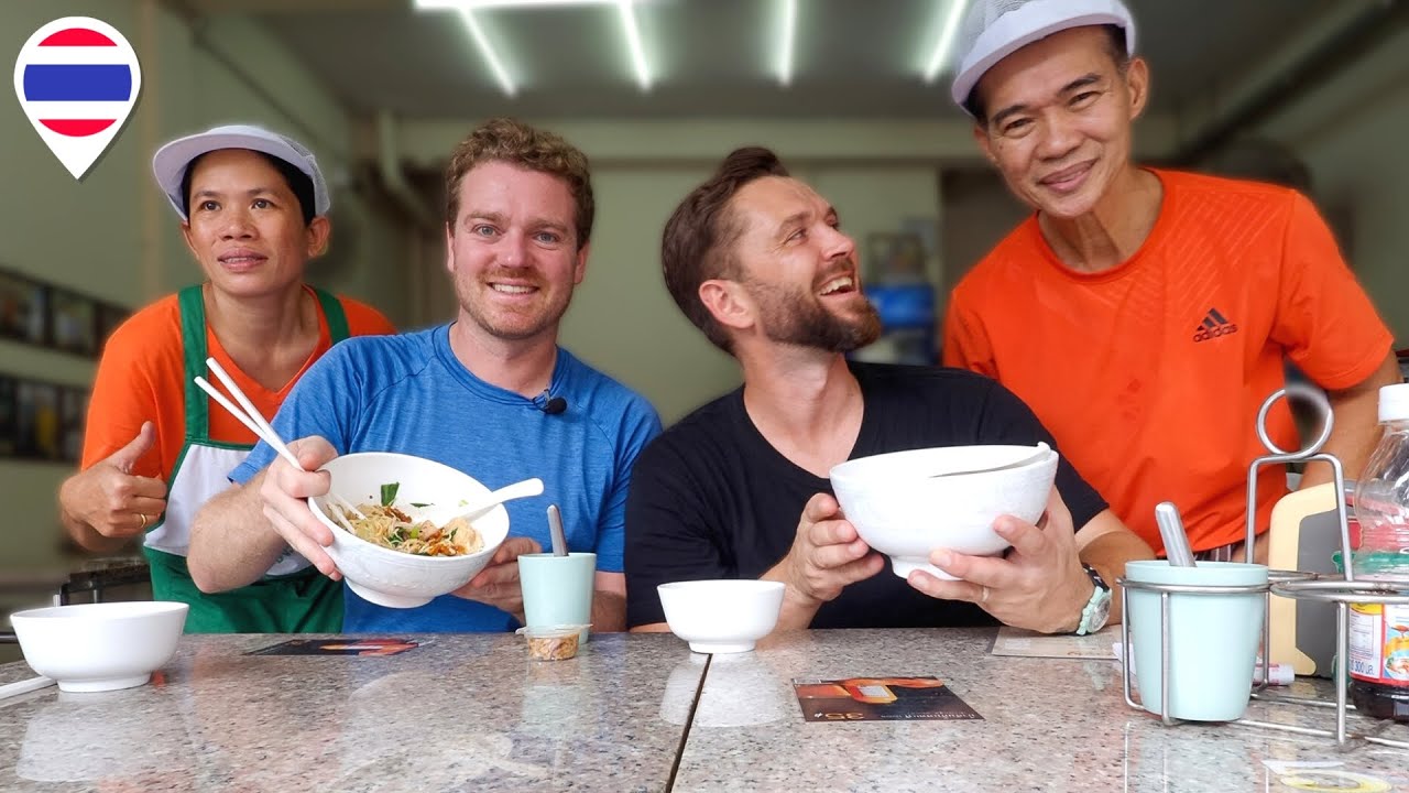 Встреча с самым счастливым лапшичным мастером Бангкока! 😃🇹🇭 Тайская еда, в которую вы влюбитесь! ...