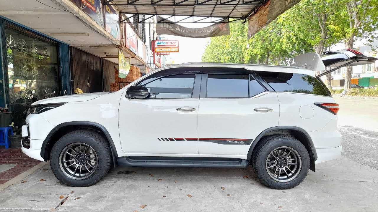 MODIFIKASI MOBIL FORTUNER GANTI VELG LENSO RING 18 + BAN YOKOHAMA || Car Modification #velgracing