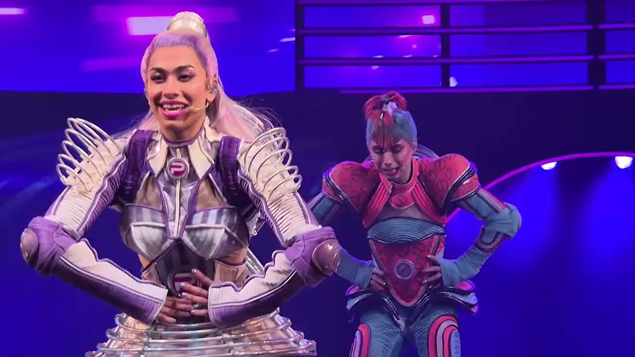 Starlight Megamix, 1/2/26. Evening show. Lara V as Greaseball 💛