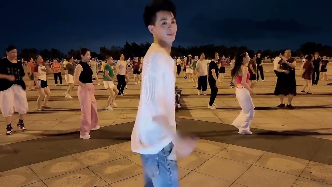 广场舞《等一分钟》好听好看、简单的舞步